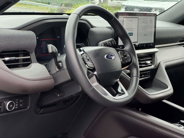 Certified 2026 Ford Explorer Platinum AWD/4WD image 24