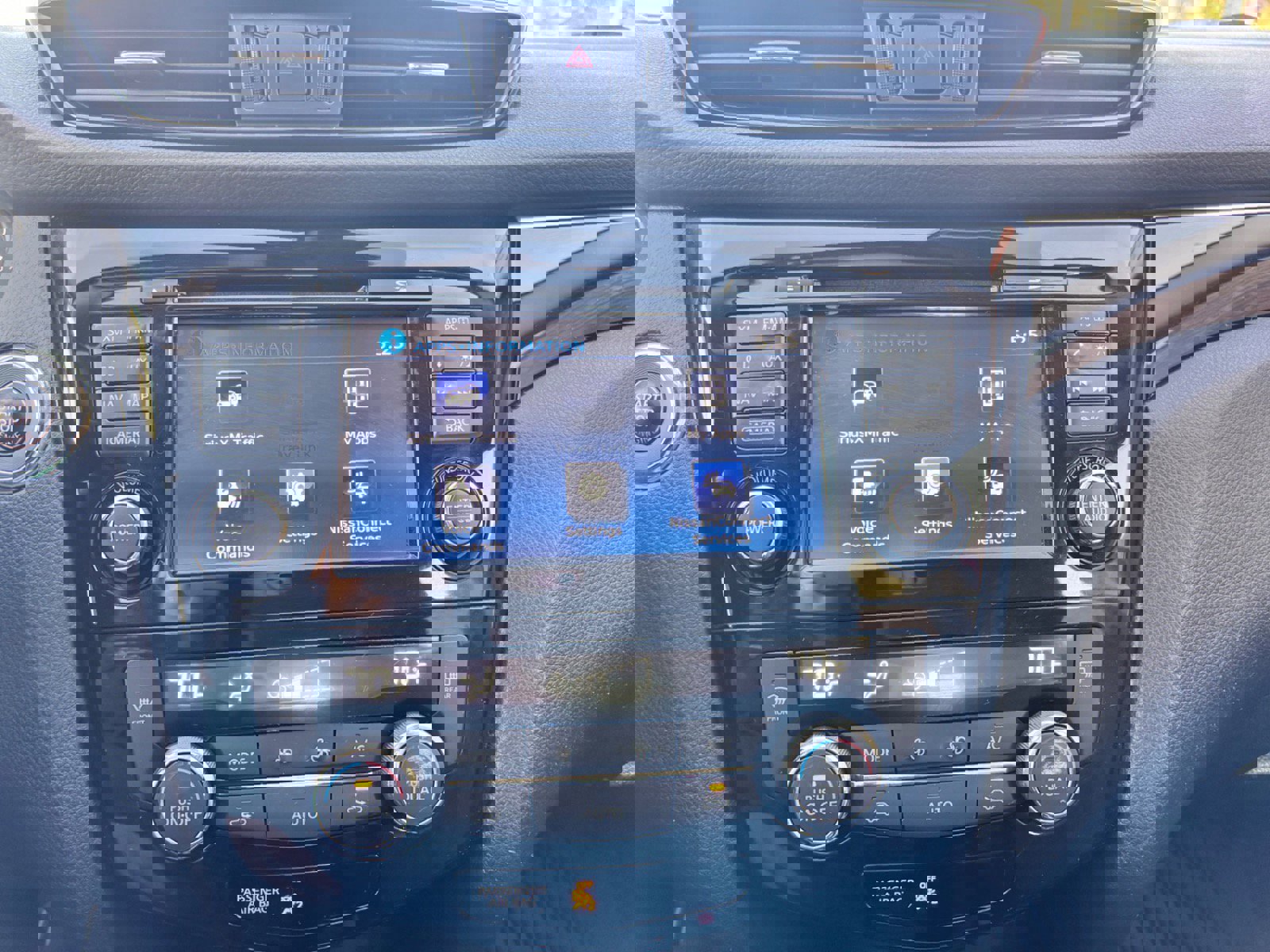 Used 2017 Nissan Rogue Sport SL w/ SL Premium Package image 34