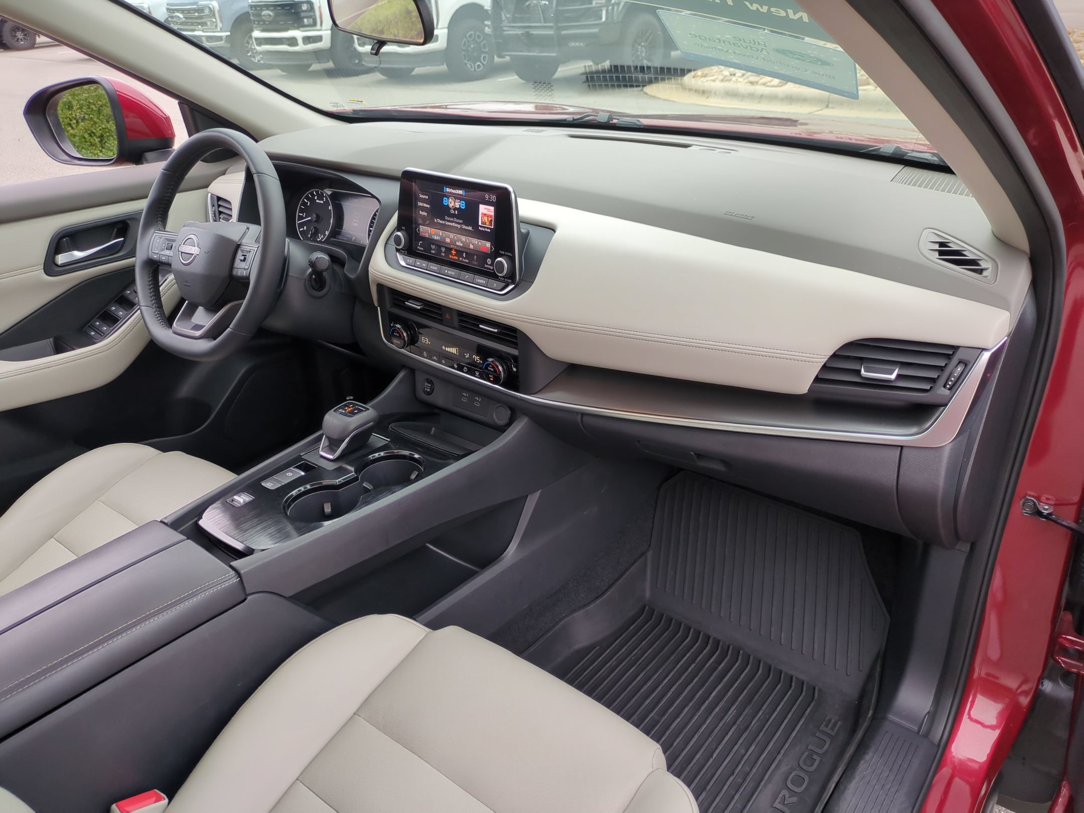 Used 2025 Nissan Rogue SV w/ SV Premium Package FWD image 39