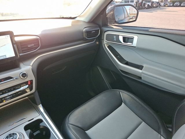 Certified 2022 Ford Explorer XLT w/ Equipment Group 202A image 17