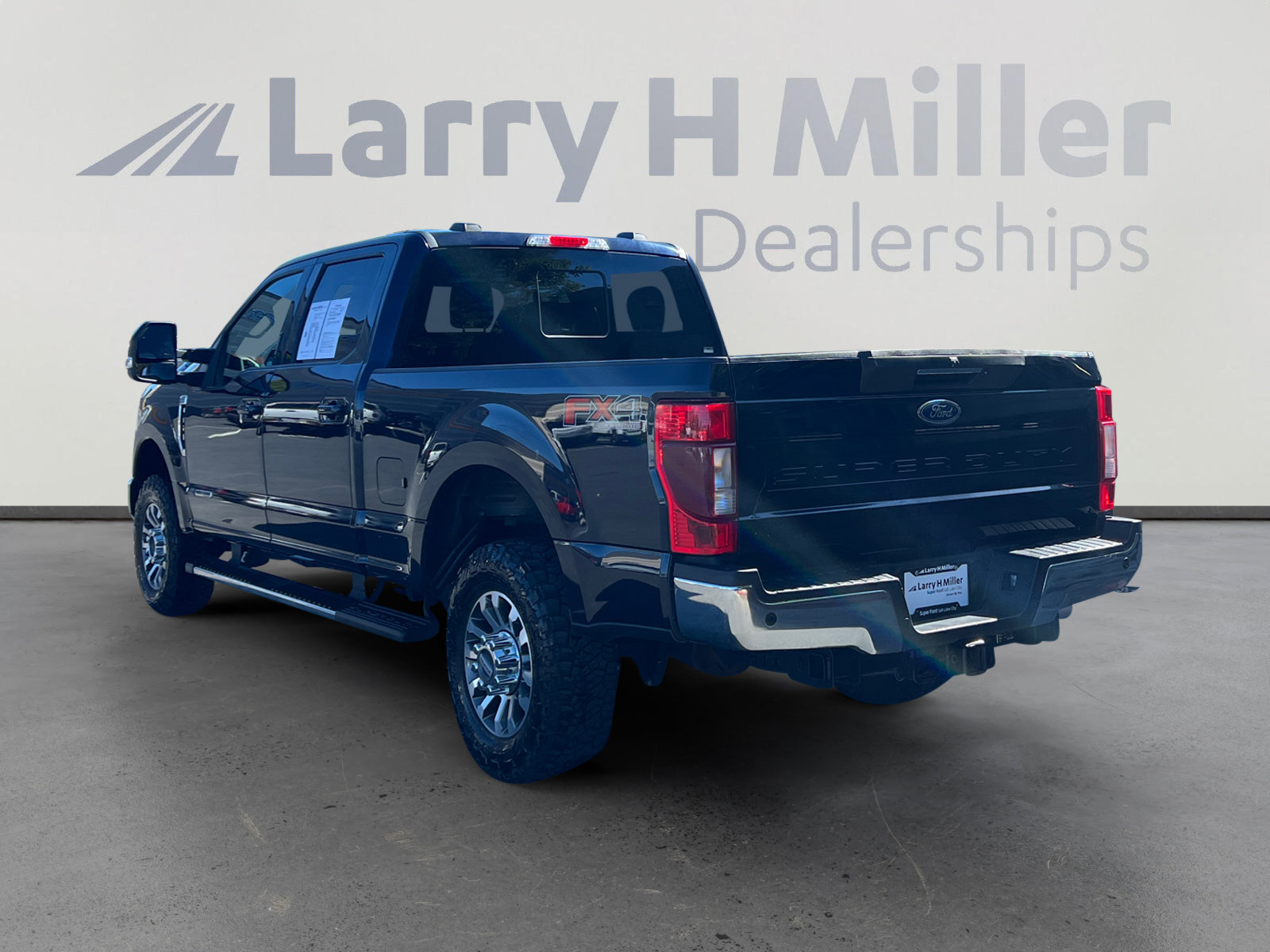Certified 2022 Ford F350 Lariat w/ Lariat Ultimate Package AWD/4WD image 3