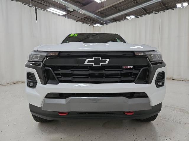 Used 2025 Chevrolet Colorado Z71 w/ Technology Package AWD/4WD image 24
