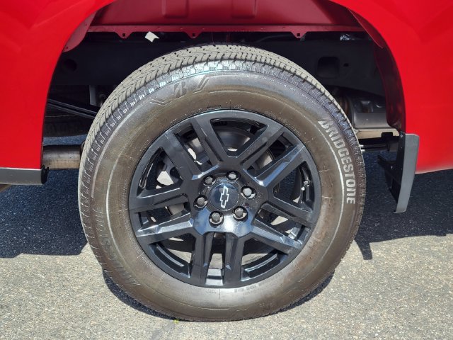 Used 2021 Chevrolet Silverado 1500 Custom w/ LPO, Dark Essentials Package RWD image 5