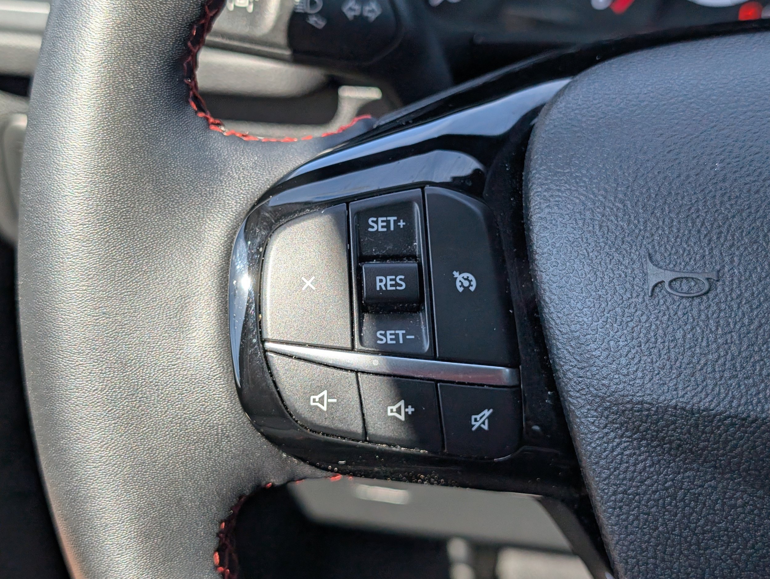 Certified 2022 Ford Escape SEL w/ SEL Stealth AWD Package image 25