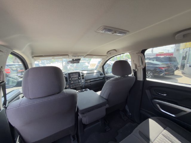 Used 2023 Nissan Titan 4x4 Crew Cab image 28