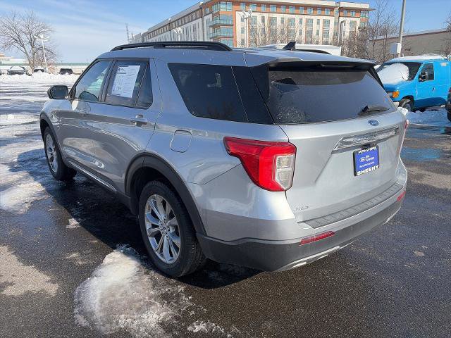 Certified 2022 Ford Explorer XLT w/ Equipment Group 202A image 3