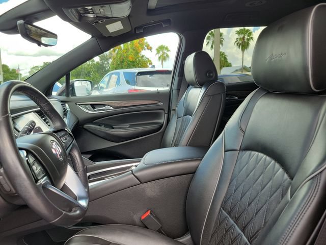 Used 2022 Buick Enclave Avenir w/ Avenir Technology Package AWD/4WD image 29