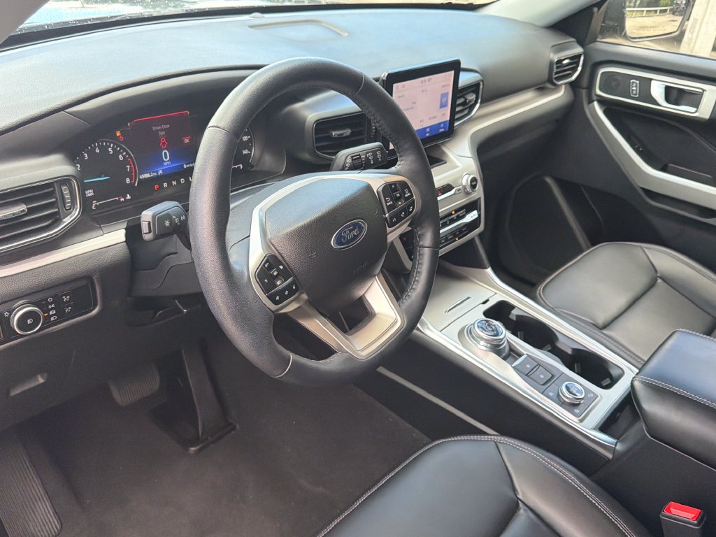 Certified 2023 Ford Explorer XLT w/ Equipment Group 202A AWD/4WD image 6