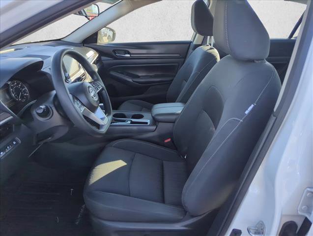 Used 2025 Nissan Altima 2.5 SV FWD image 15