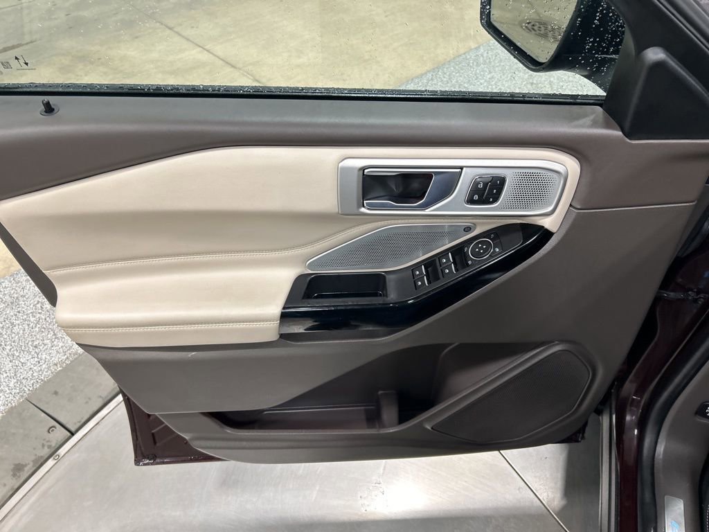 Certified 2023 Ford Explorer Platinum w/ Premium Technology Package image 15