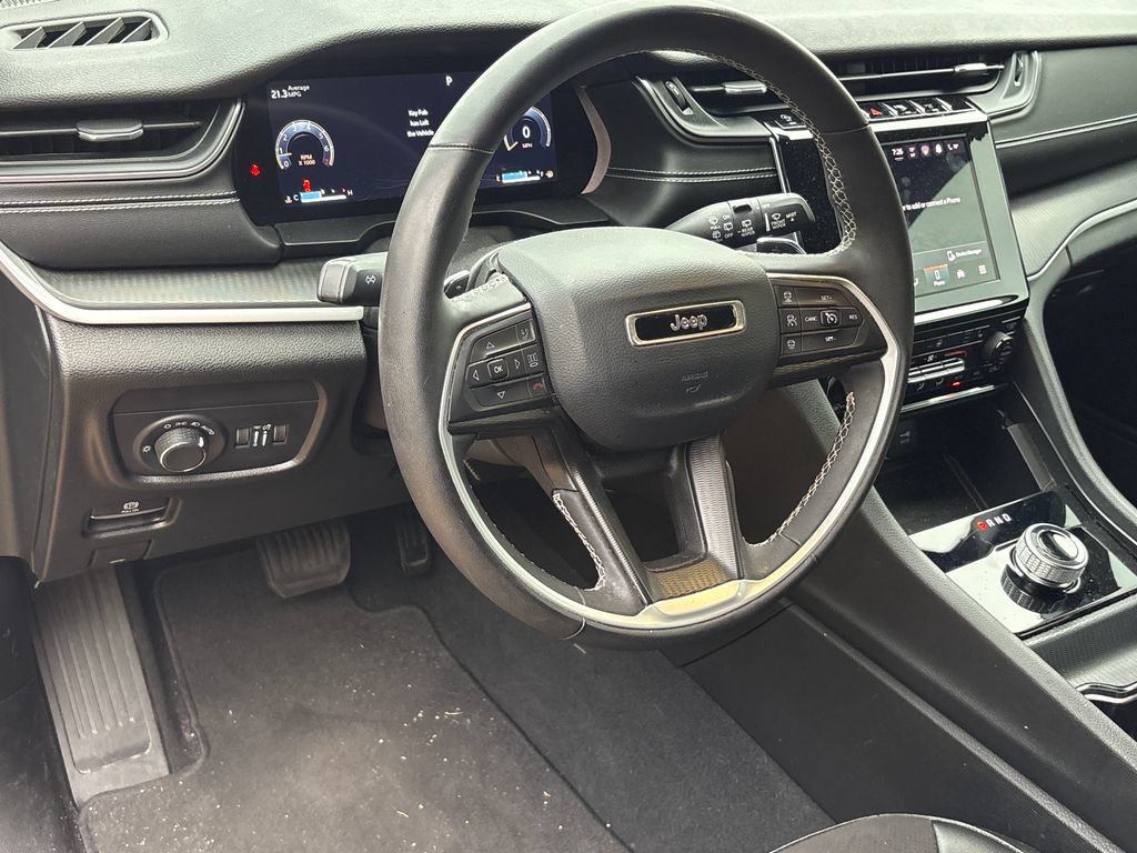 Used 2023 Jeep Grand Cherokee L Laredo AWD/4WD image 5