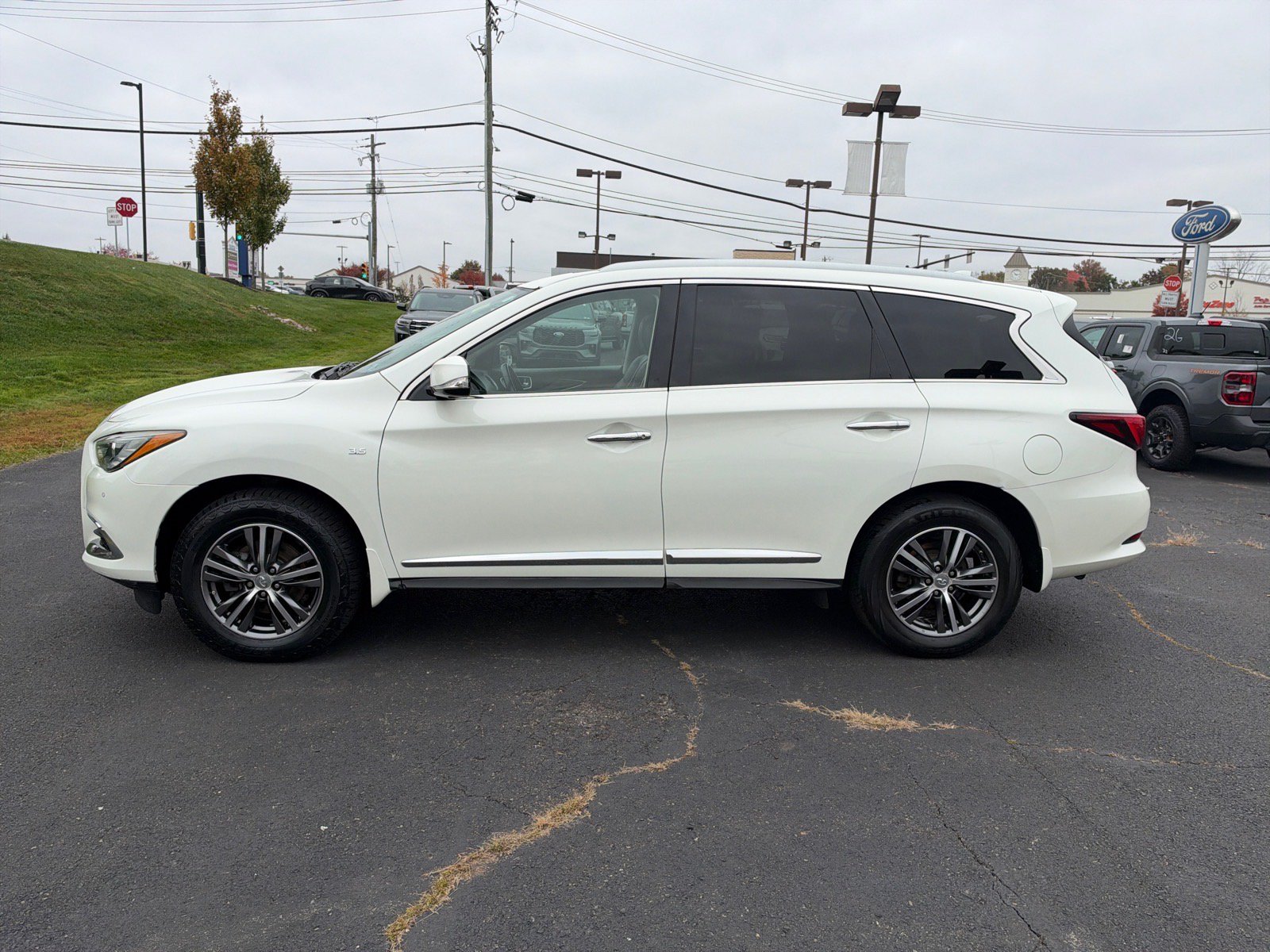 Used 2017 INFINITI QX60 Luxe w/ Premium Plus Package AWD/4WD image 5