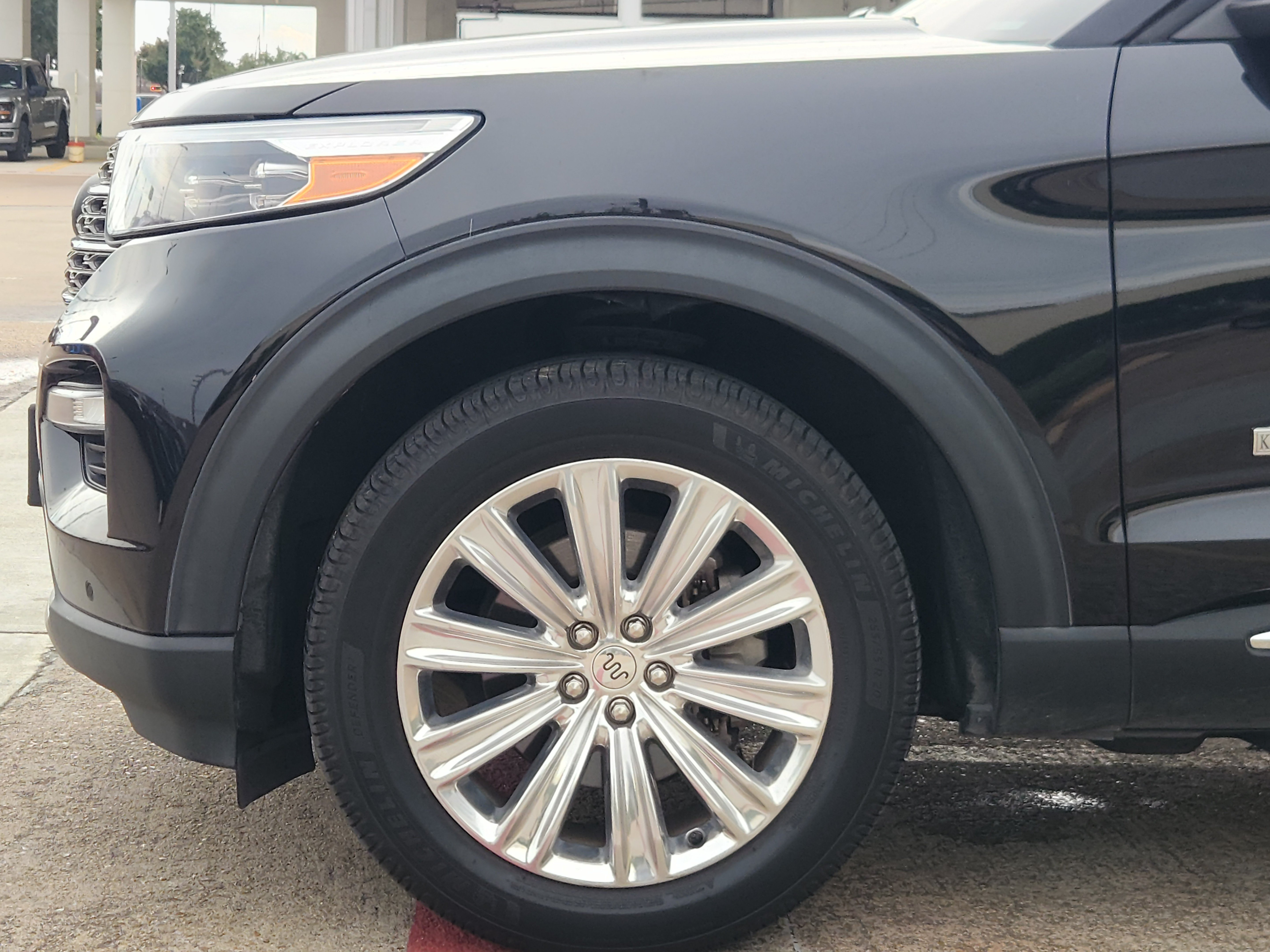 Certified 2022 Ford Explorer King Ranch w/ Technology Package AWD/4WD image 5