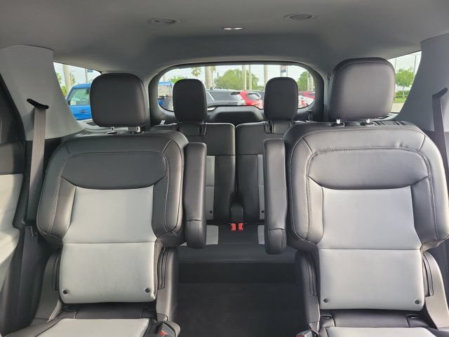 Certified 2022 Ford Explorer XLT w/ Equipment Group 202A AWD/4WD image 19