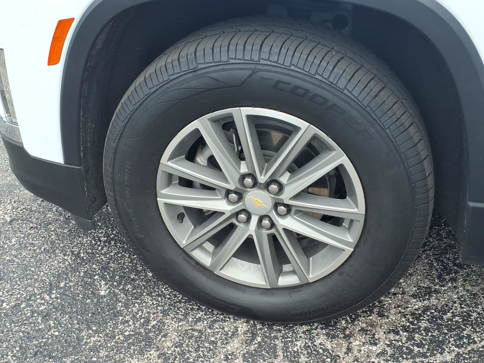Used 2023 Chevrolet Traverse LT FWD image 20