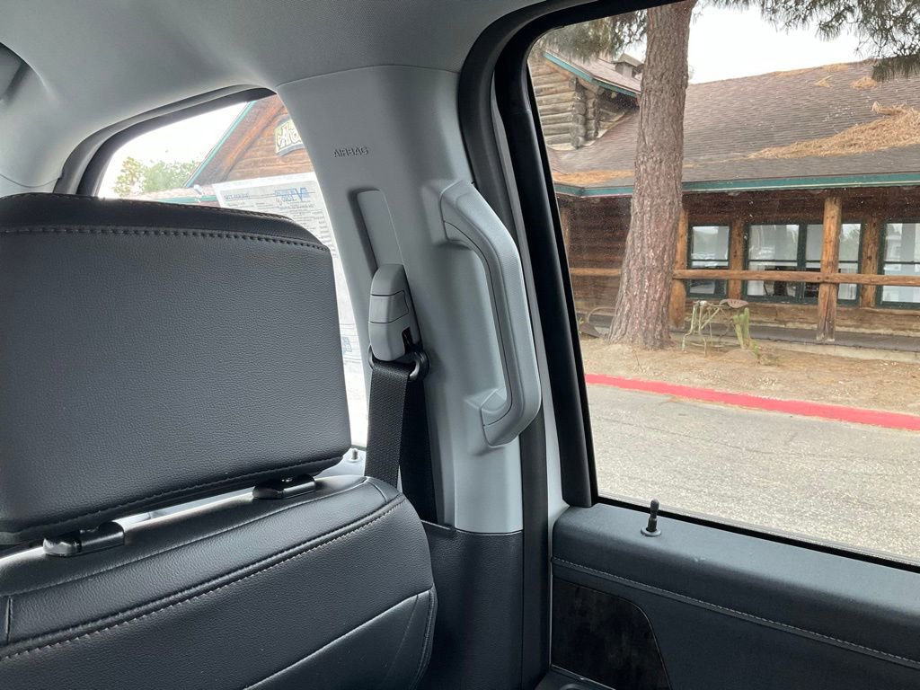 Certified 2025 Ford F350 Lariat w/ Black Appearance Package image 68