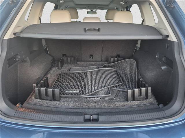 Used 2020 Volkswagen Tiguan SE w/ Panoramic Sunroof Package AWD/4WD image 6