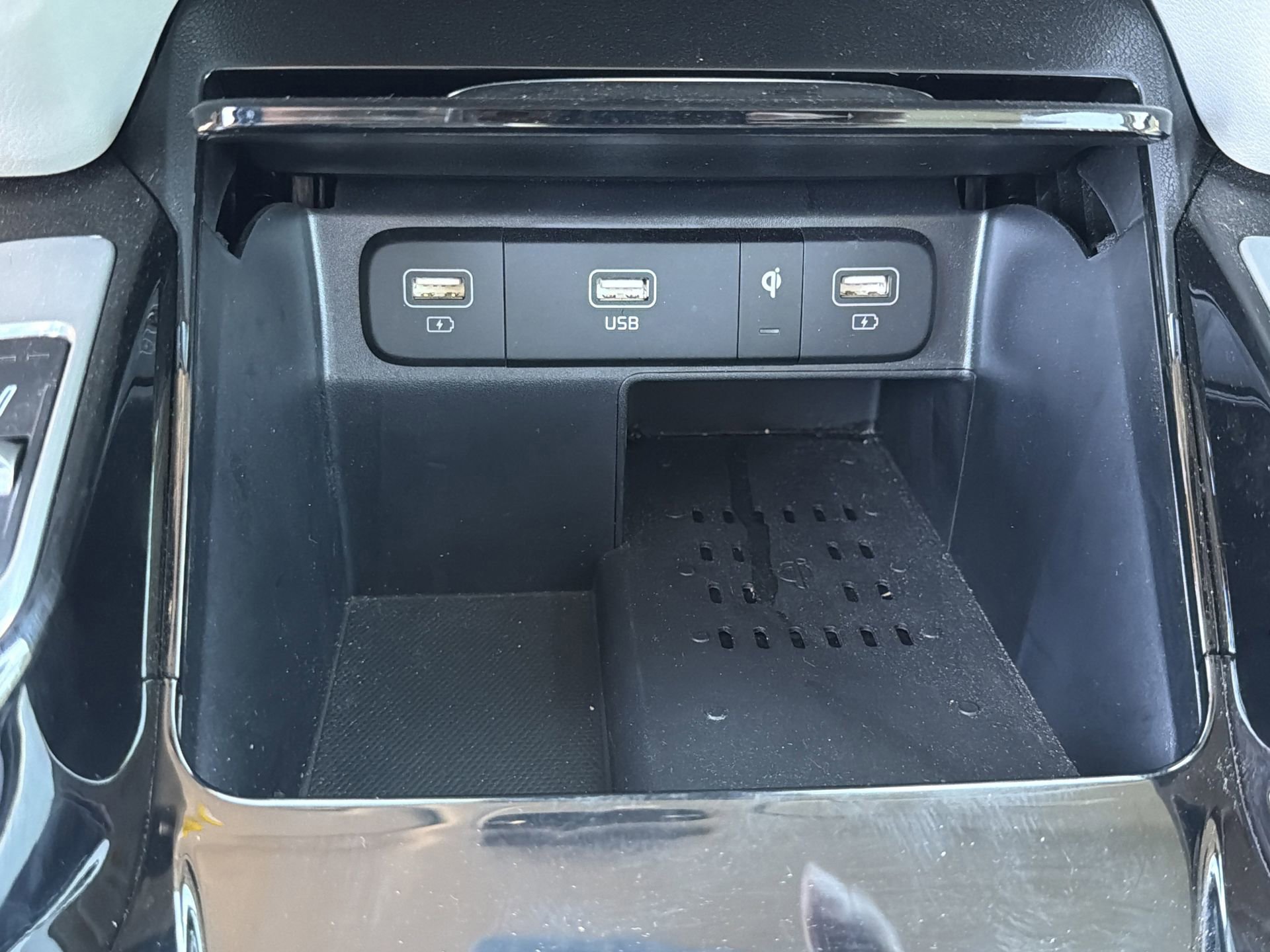 Used 2023 Kia Sorento SX Prestige image 17