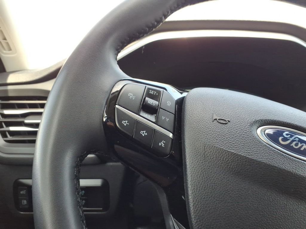 Certified 2023 Ford Escape Platinum w/ Class II Trailer Tow Package AWD/4WD image 16