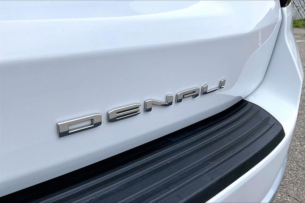 Used 2024 GMC Yukon Denali w/ Advanced Technology Package AWD/4WD image 8