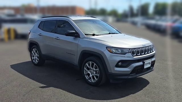 Used 2022 Jeep Compass Latitude AWD/4WD image 3
