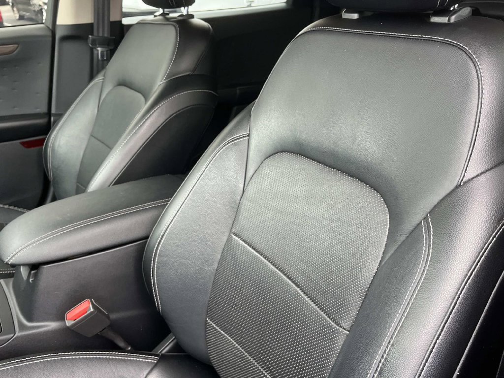 Certified 2020 Ford Escape Titanium AWD/4WD image 32