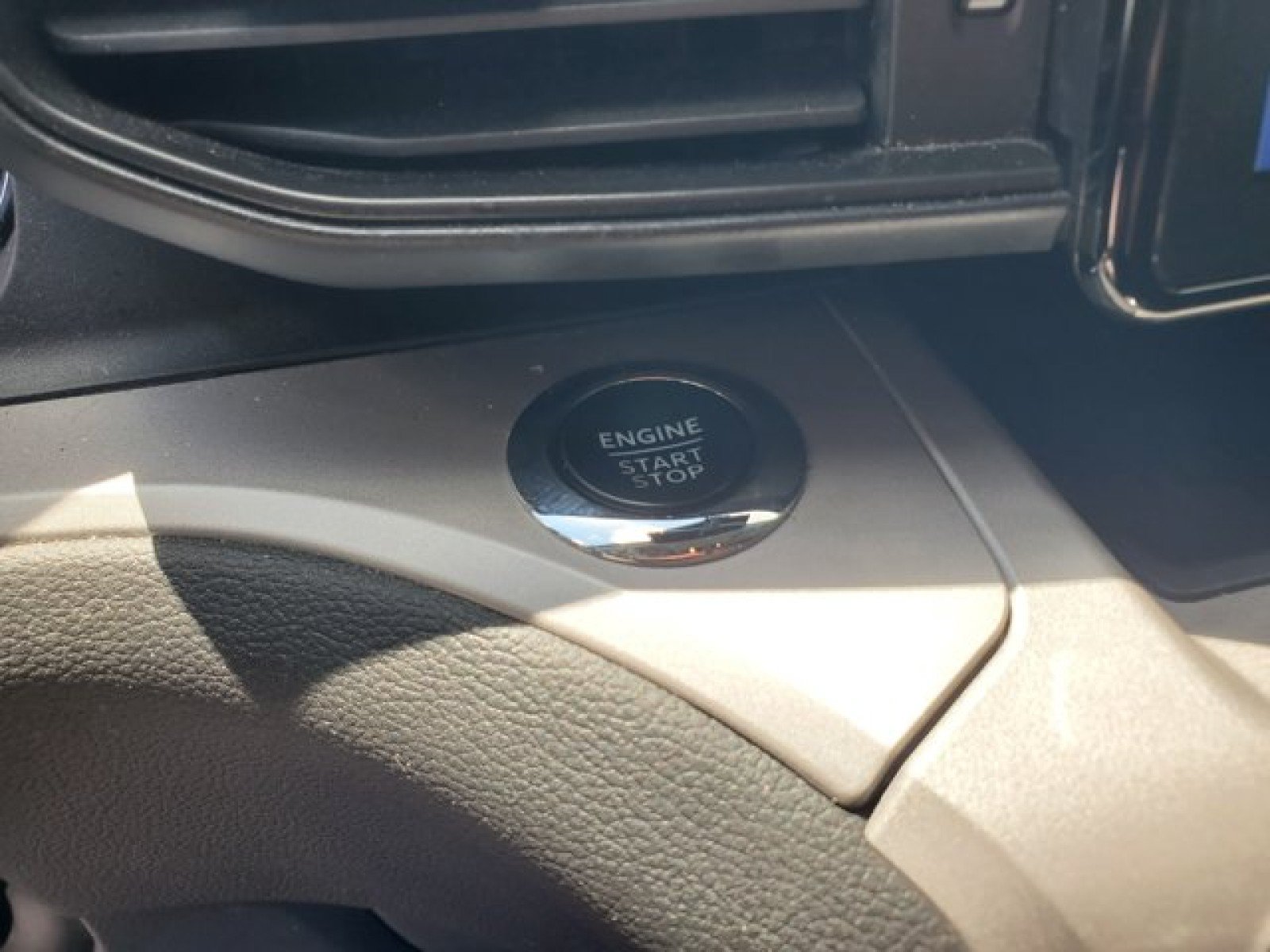 Certified 2023 Ford Explorer XLT RWD image 21