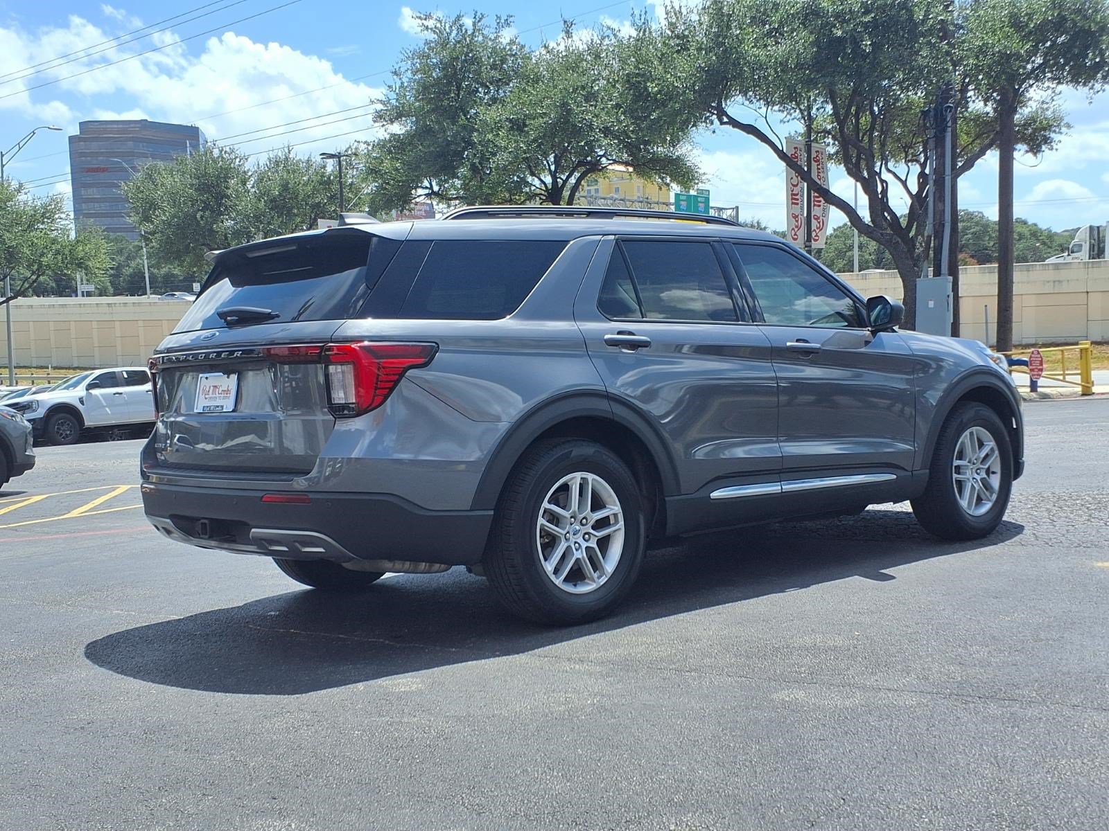 Certified 2025 Ford Explorer Active w/ Active Comfort Package RWD image 6