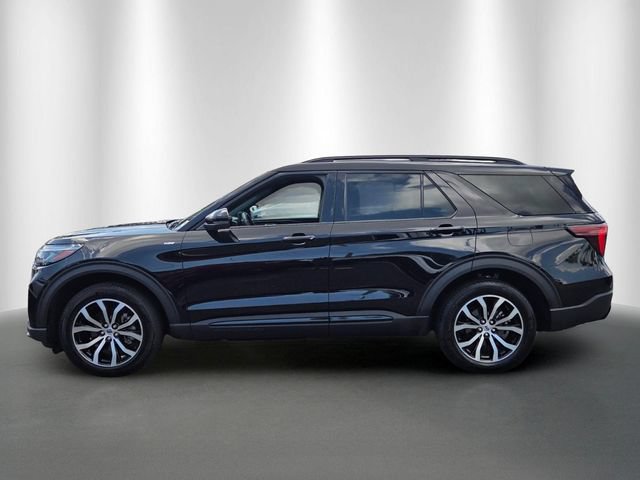 Certified 2025 Ford Explorer ST-Line AWD/4WD image 2