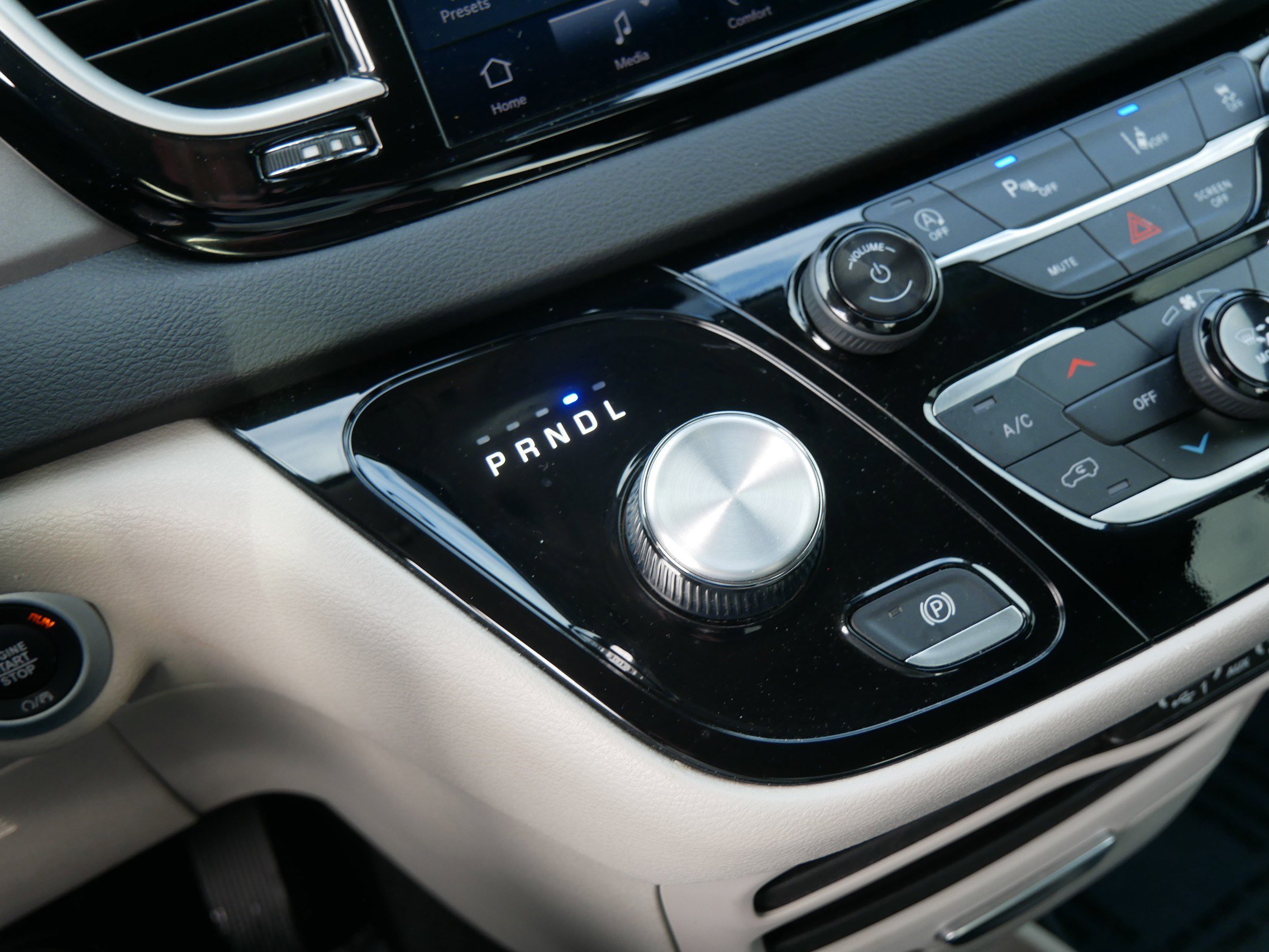 Used 2024 Chrysler Pacifica Touring-L image 24