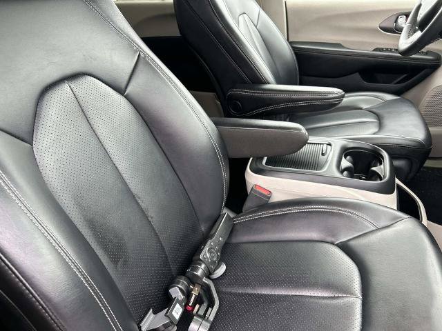 Used 2023 Chrysler Pacifica Touring-L FWD image 22