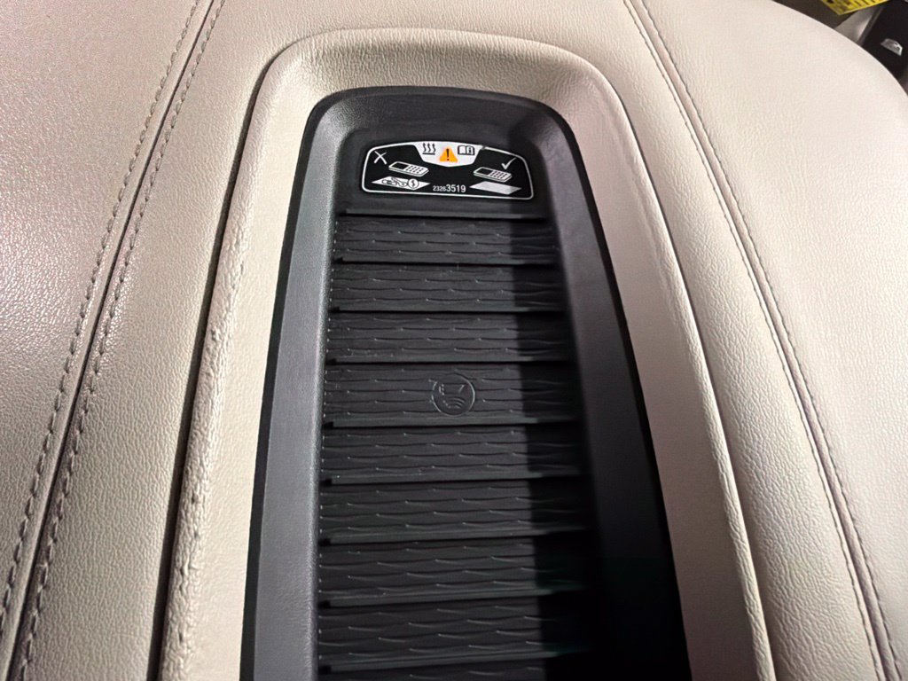 Used 2018 Cadillac Escalade Premium Luxury AWD/4WD image 15