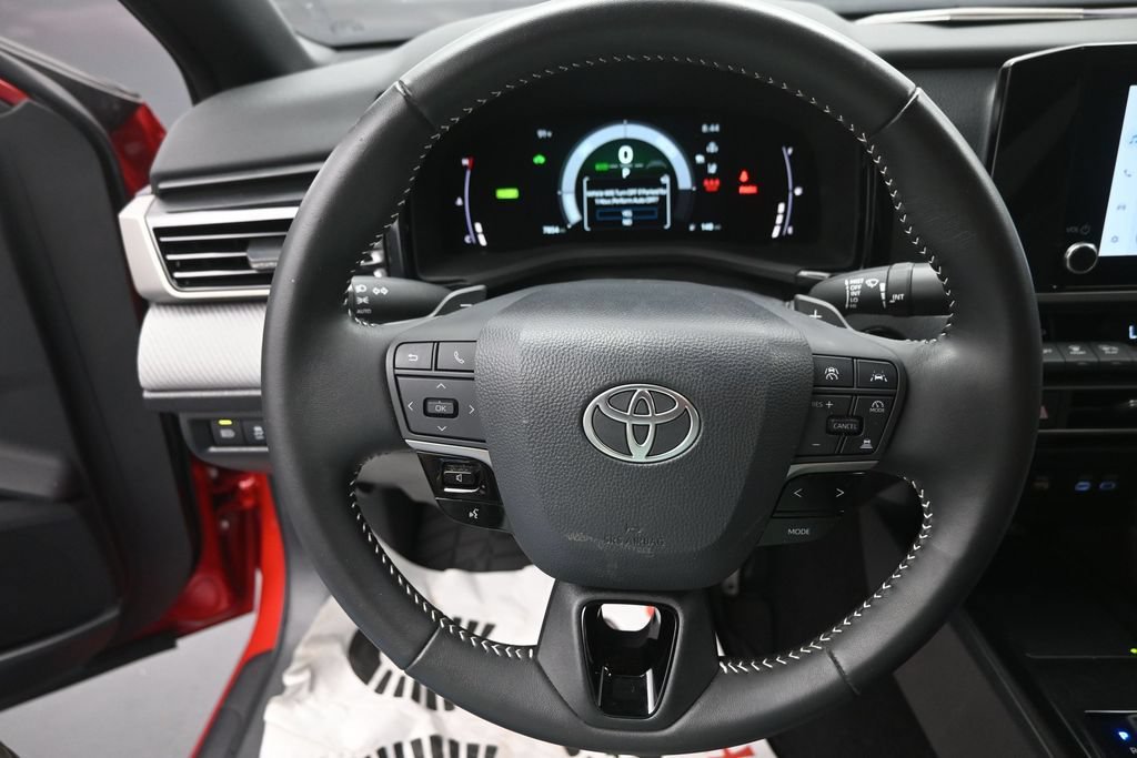 Used 2025 Toyota Camry SE w/ Convenience Package FWD image 6
