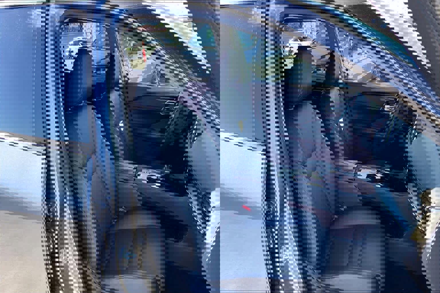 Used 2021 Nissan Rogue SV w/ Premium Package image 13