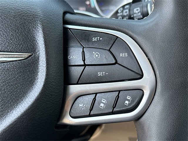 Used 2024 Chrysler Pacifica Touring-L image 37