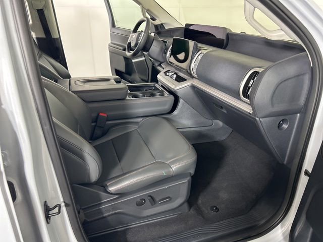 Certified 2025 Ford Expedition Active AWD/4WD image 23