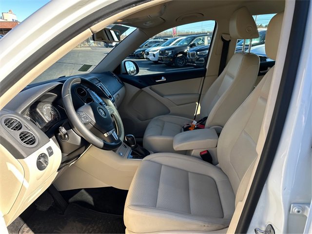 Used 2017 Volkswagen Tiguan S image 9