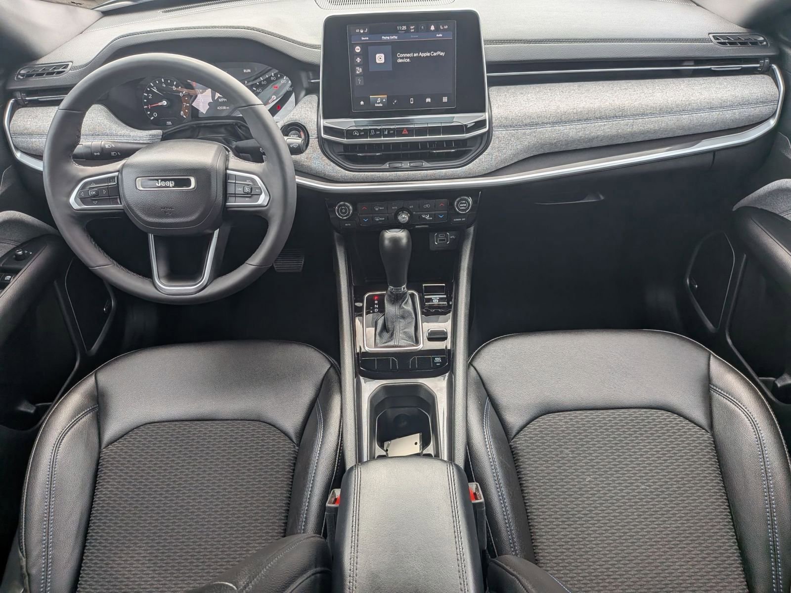 Used 2025 Jeep Compass Latitude w/ Sun & Sound Group AWD/4WD image 28