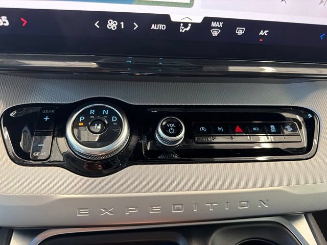 Certified 2025 Ford Expedition Active AWD/4WD image 28