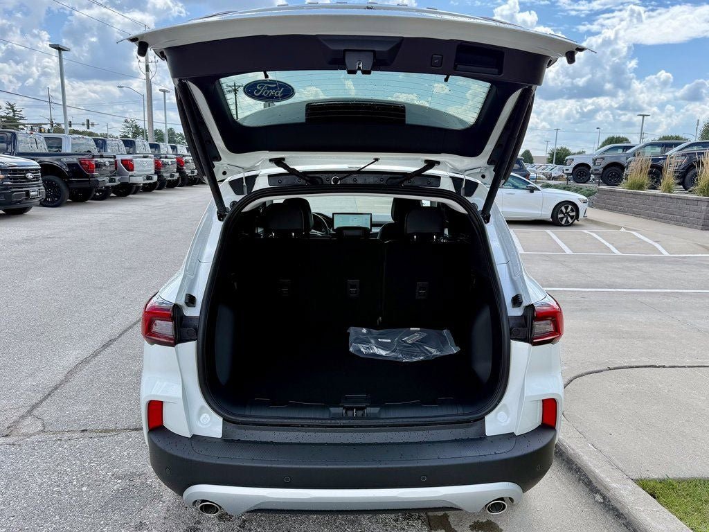 Certified 2025 Ford Escape SE FWD image 13