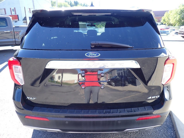 Certified 2022 Ford Explorer XLT w/ Equipment Group 202A image 3