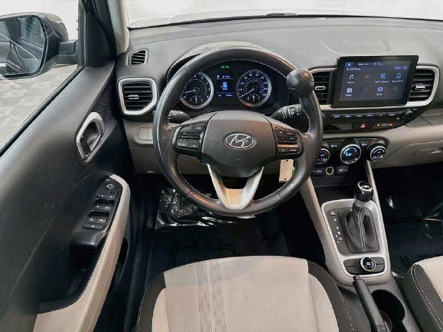 Used 2022 Hyundai Venue SEL FWD image 21