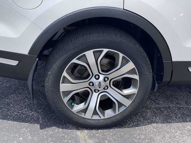 Certified 2019 Ford Explorer Limited w/ Limited Luxury Package AWD/4WD image 12