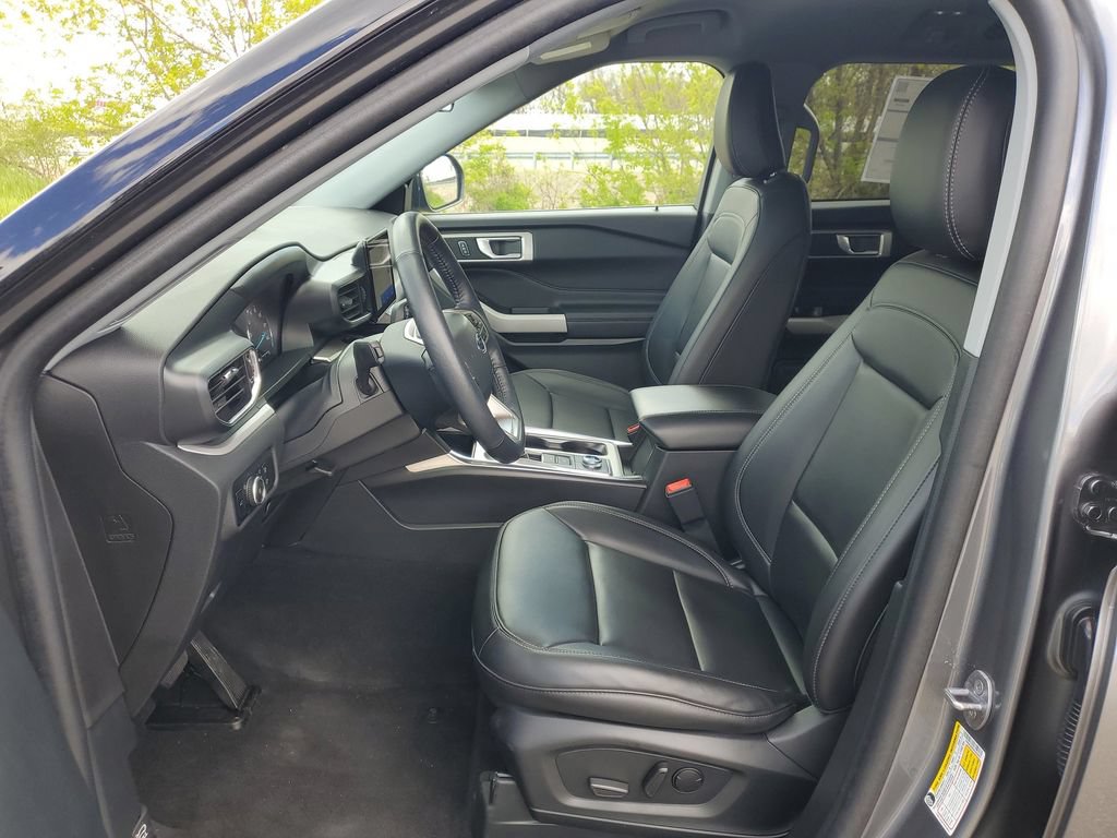 Certified 2024 Ford Explorer XLT w/ Equipment Group 202A AWD/4WD image 12