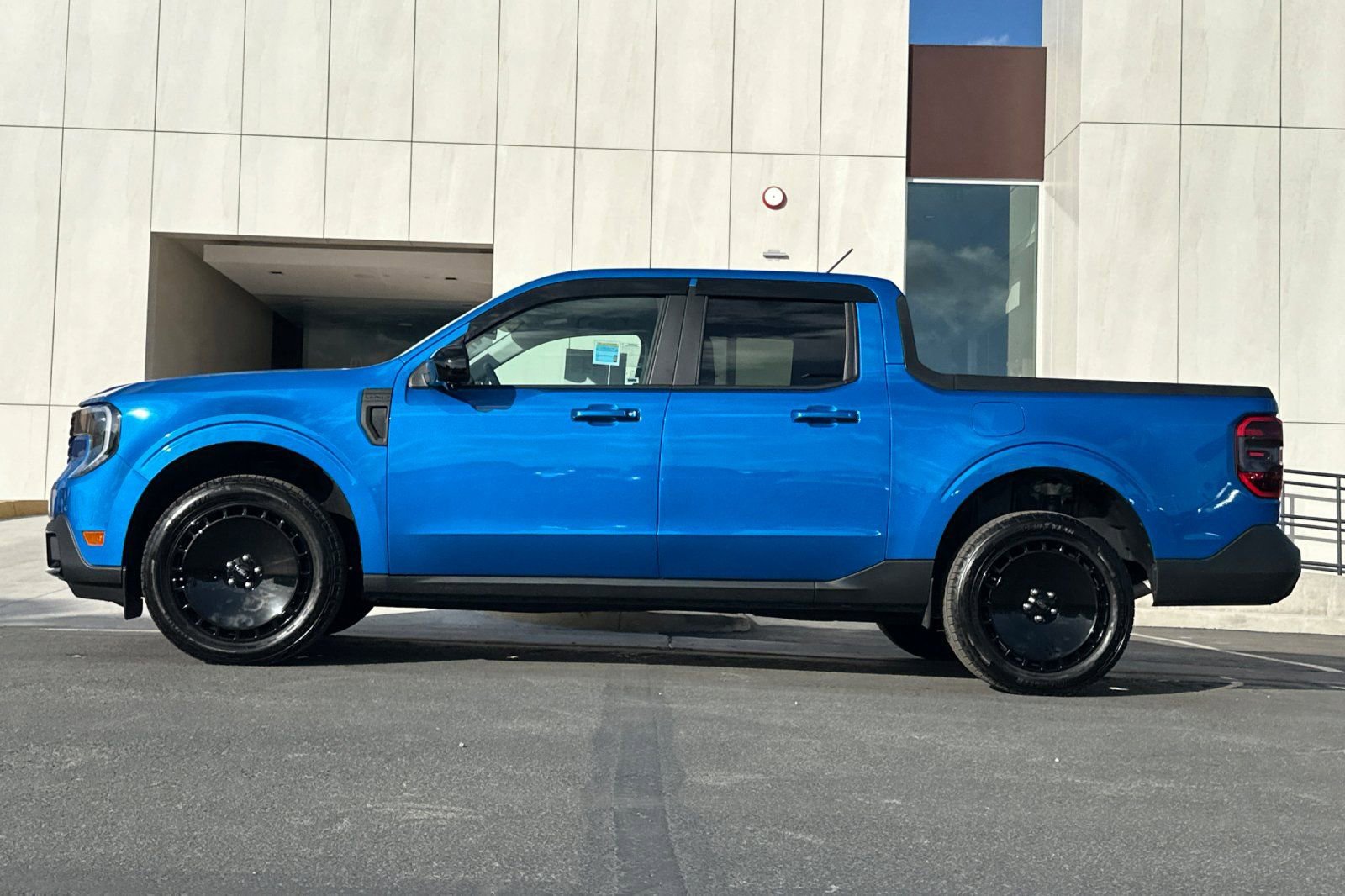 Certified 2025 Ford Maverick Lariat w/ Black Appearance Package AWD/4WD image 6