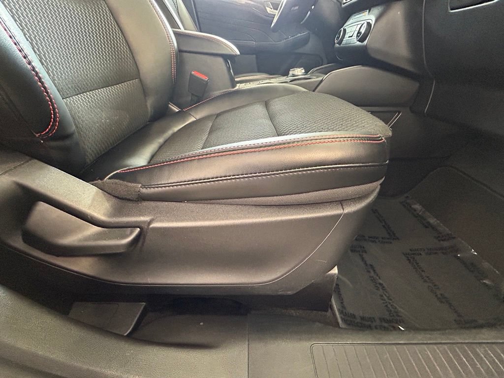 Certified 2025 Ford Escape ST-Line FWD image 24