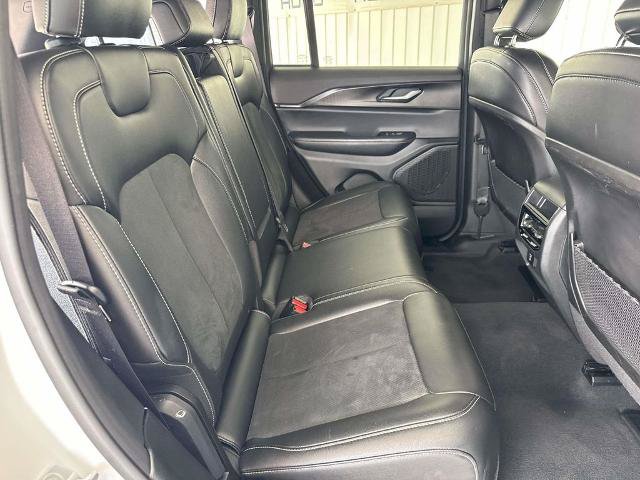 Used 2025 Jeep Grand Cherokee Altitude AWD/4WD image 13