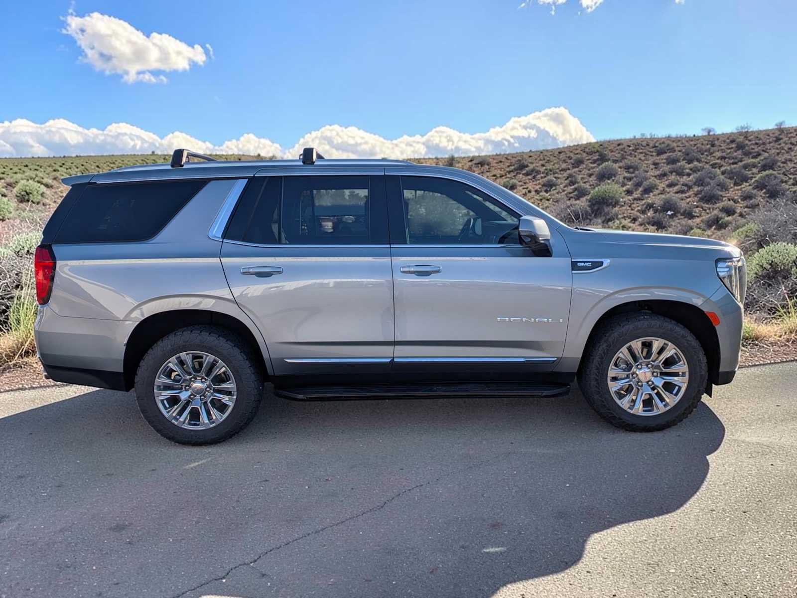 Used 2023 GMC Yukon Denali AWD/4WD image 7