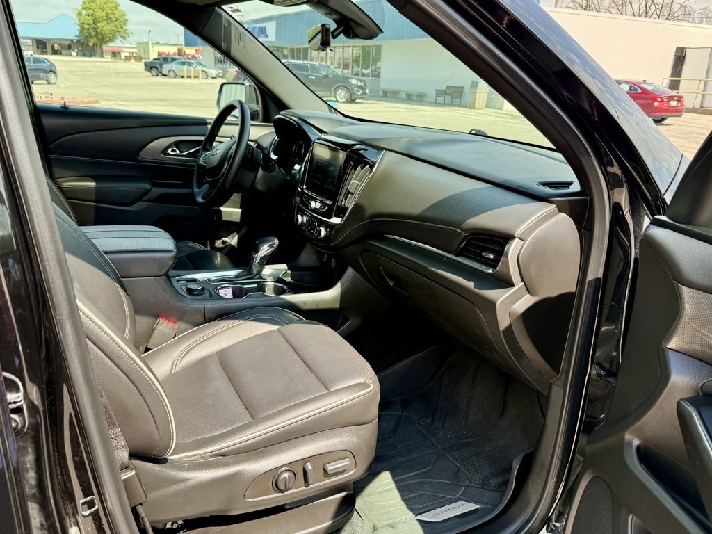Used 2023 Chevrolet Traverse Premier image 22