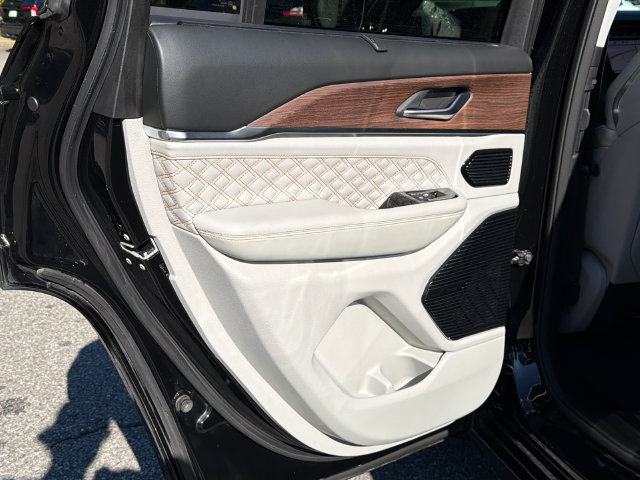 Used 2022 Jeep Grand Cherokee Summit w/ Adv Protech Group IV AWD/4WD image 24